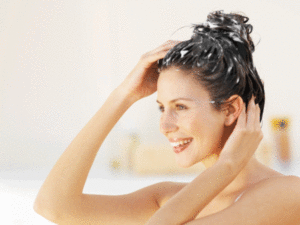 Dưỡng ẩm thường xuyên cho mái tóc
