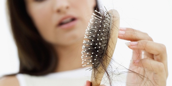 Rụng tóc quá 100 sợi 1 ngày là rụng tóc bệnh lý