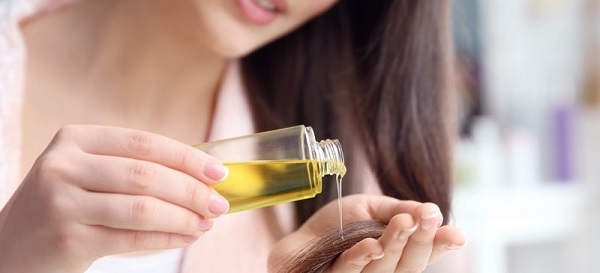 Chăm sóc tóc bằng vitamin E dạng dầu