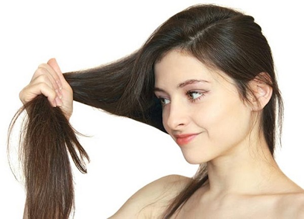 Sử dụng dầu dừa để dưỡng tóc chẻ ngọn hiệu quả