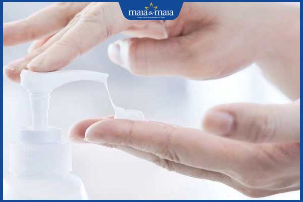 thoa kem dưỡng ẩm cho da đầu