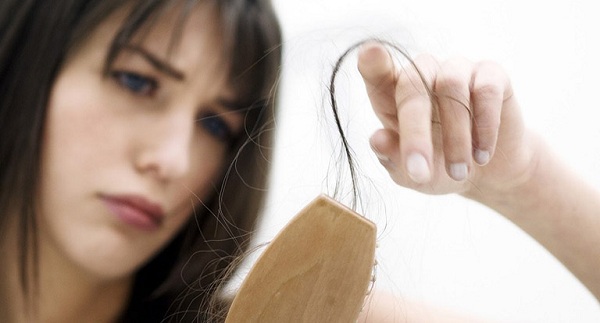 Nên hạn chế sử dụng hóa chất để ngăn ngừa tóc gãy rụng