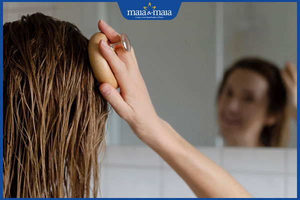 massage da đầu khi tắm