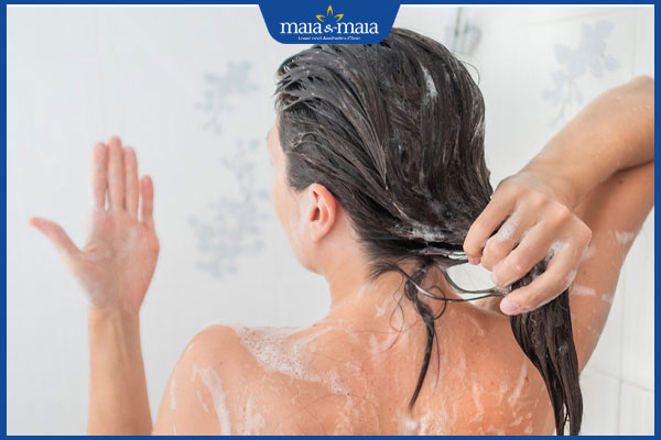 gội đầu với vitamin b1