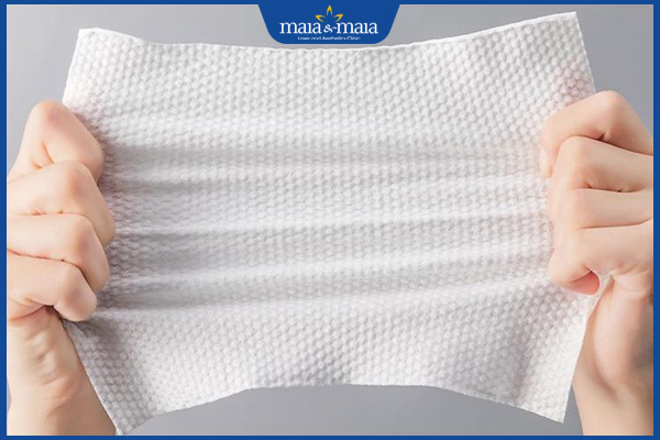 dùng khăn lau khô