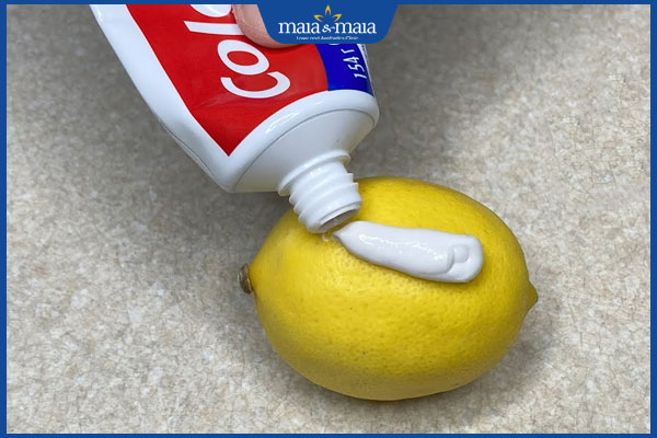 kem đánh răng và chanh trị mụn bọc