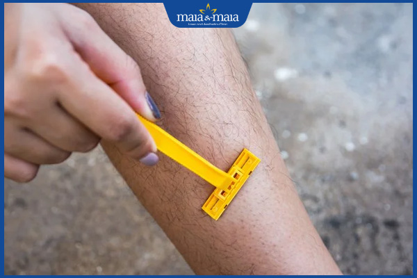 lông chân phụ nữ rậm rạp