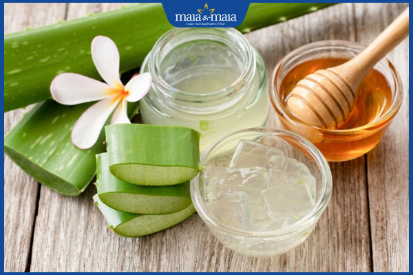 mật ong và nha đam xoá mụn bọc