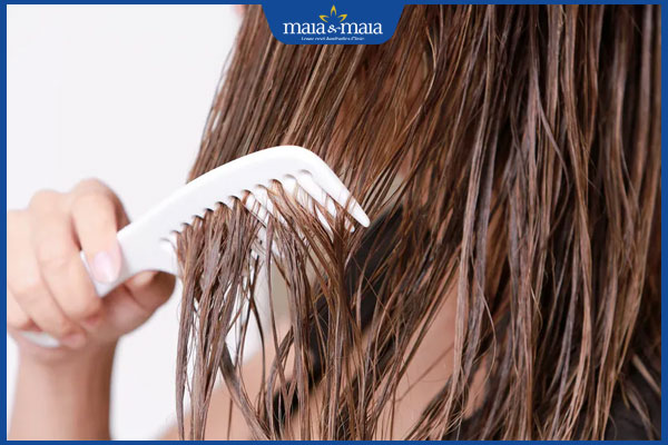 chải tóc khi ướt