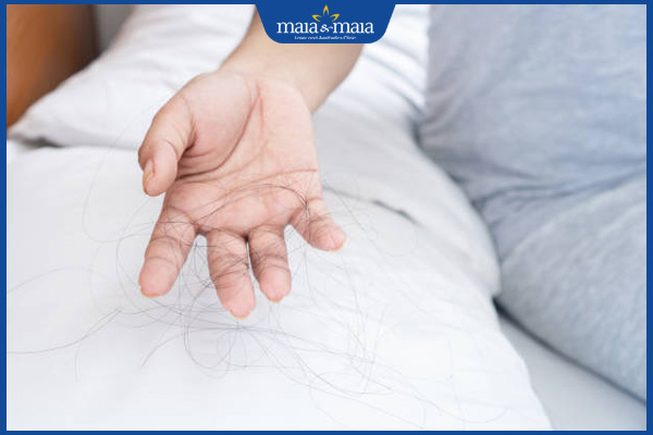 Rụng tóc sau sinh bao lâu thì hết? Cách làm tóc mọc nhanh 2 tóc rụng trên gối