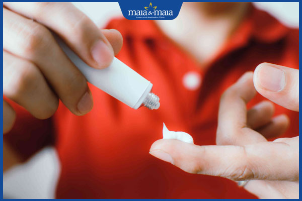 bôi thuốc trị nhọt ở mông