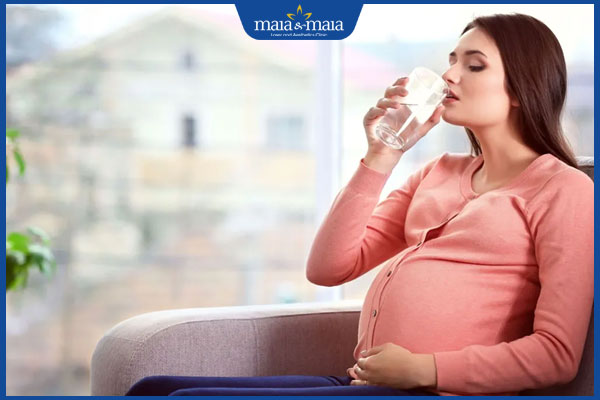 bà bầu uống nước