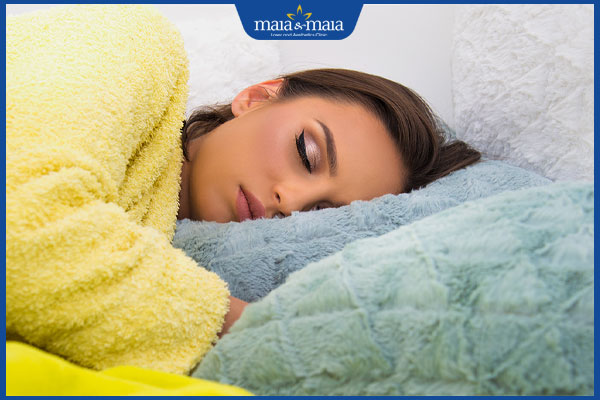 không tẩy trang khi đi ngủ