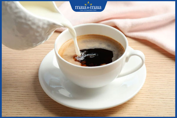 Tẩy nốt ruồi có được uống cà phê không? Nên kiêng những gì? 2 pha cà phê sữa