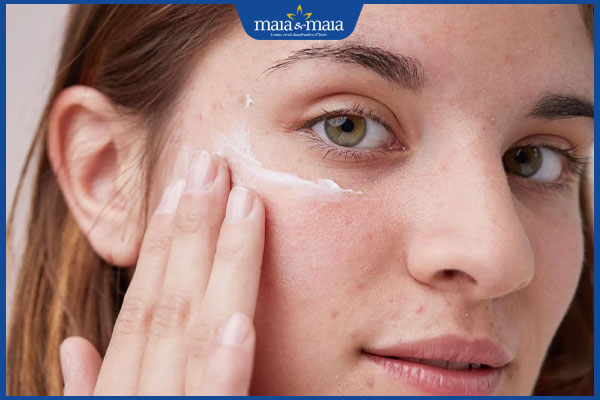 Bỏ túi 5 mẹo trị thâm mắt bằng dầu oliu đơn giản tại nhà 5 thoa kem chống nắng cho da mụn