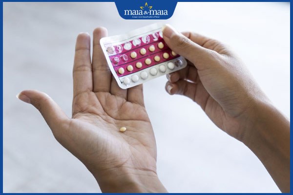 Rậm lông do đa nang buồng trứng: Triệu chứng, cách khắc phục 4 thuốc tránh thai