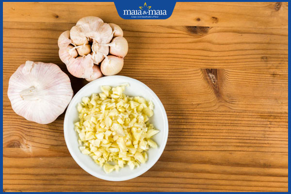 Ăn tỏi có bị nổi mụn không? Bổ sung thực phẩm gì tốt cho da? 3 tỏi băm nhuyễn
