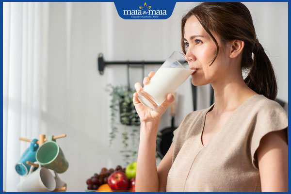 Uống sữa có nổi mụn không? Lưu ý khi uống sữa để tránh mụn 2 uống sữa