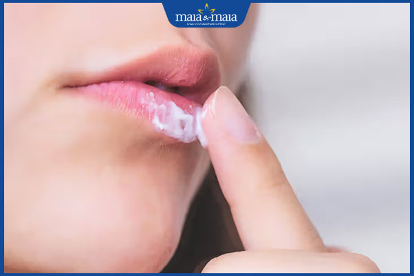 bôi thuốc trị mụn rộp lành tính