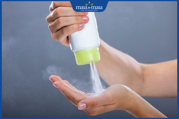 Bé trai bị nổi mụn ở bộ phận sinh dục phải làm sao? 4 hạn chế dùng phấn rôm