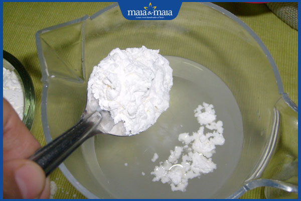 Gợi ý 5 cách dùng bột sắn dây trị mụn nội tiết hiệu quả 3 hoà bột sắn dây với nước