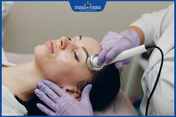 Mụn nội tiết ở cằm là như thế nào? Cách điều trị hiệu quả 4 kỹ thuật điện di