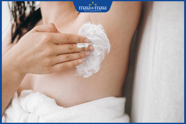 bôi bọt cạo lông nách