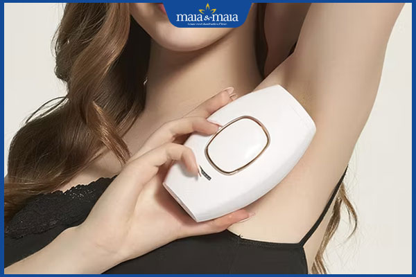 triệt lông nách bằng máy triệt cầm tay