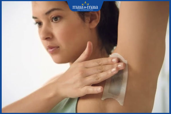 Wax lông nách bị chảy máu có sao không? Cách khắc phục 2 wax lông nách nhiều
