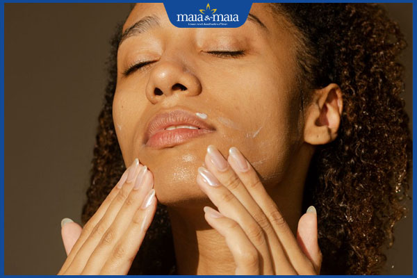 dưỡng ẩm sau tẩy ria mép