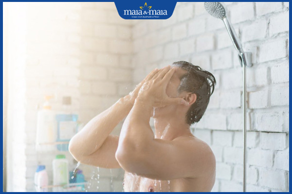 tắm với nước nóng