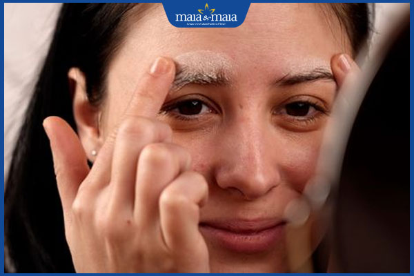 thoa dưỡng lông mày