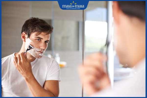 thực hiện cạo râu quai nón