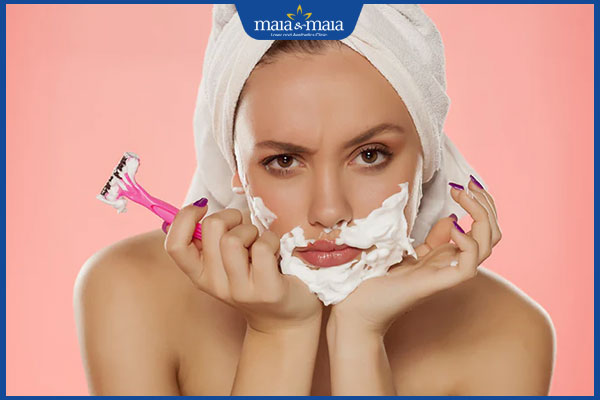 thực hiện cạo ria mép