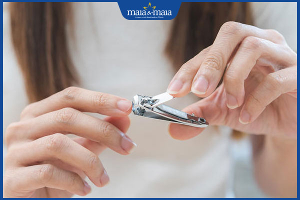 Viêm da quanh móng là gì? Nguyên nhân và hướng điều trị 3 bấm móng tay