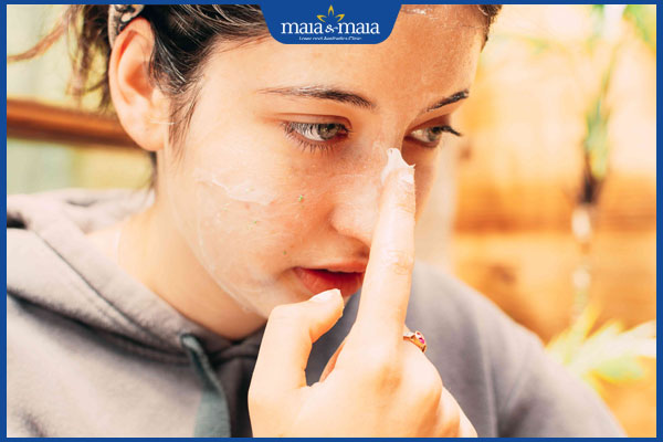 bôi thuốc trị viêm da cơ địa ở mặt