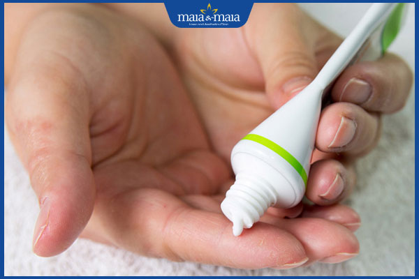 bôi thuốc trị viêm da cơ địa