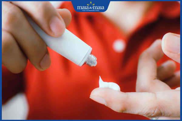 bôi thuốc trị viêm nang lông