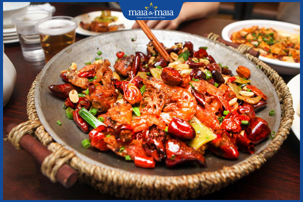 đồ ăn cay nóng nhiều gia vị