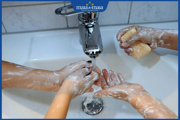 người viêm da cơ địa dùng xà phòng riêng