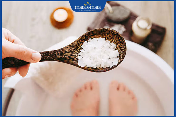 Tắm nước muối chữa viêm da cơ địa hiệu quả ra sao? 2 nước muối tắm