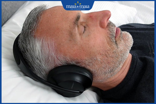 đeo tai nghe chống ồn