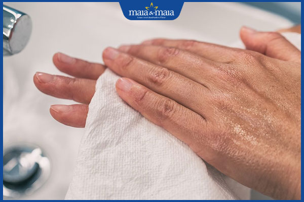 rửa tay và lau khô