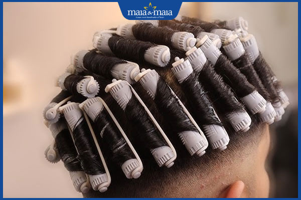 thực hiện uốn tóc