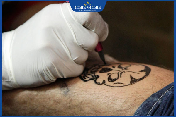 thực hiện xăm hình