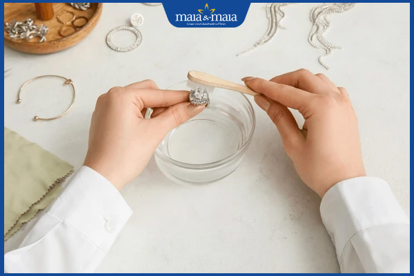 vệ sinh trang sức