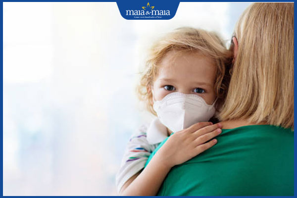 trẻ đeo khẩu trang