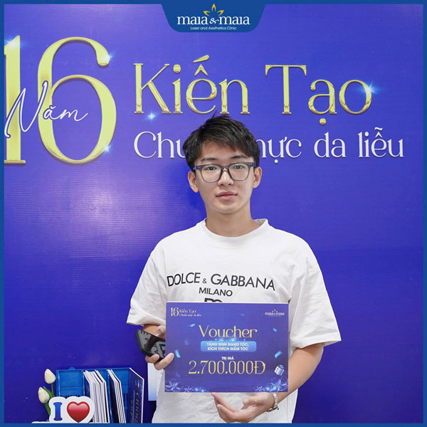 khách hàng nhận voucher