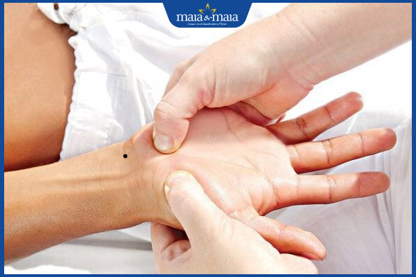 nốt ruồi ở cổ tay gần lòng bàn tay