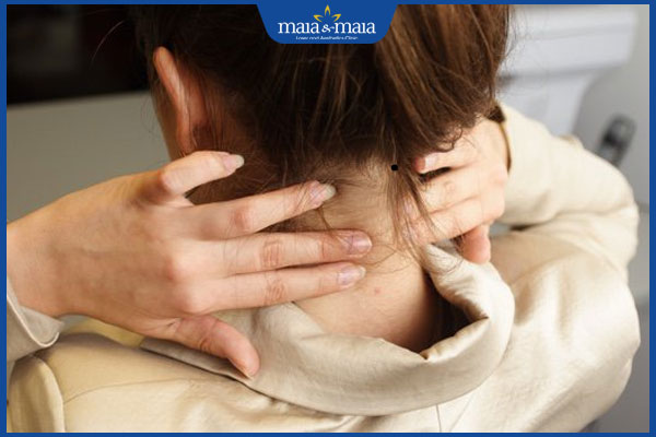 nốt ruồi ở sau gáy trong tóc